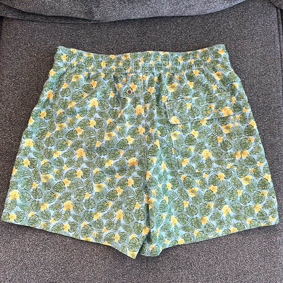 Le Club Swim Shorts Size L - 6” inseam - Picture 2 of 2